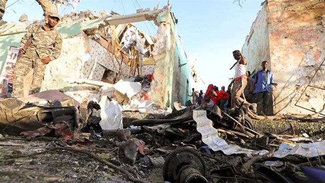Al-Shabab bomb kills 17 in Mogadishu Al-Shabab bomb kills 17 in Mogadishu